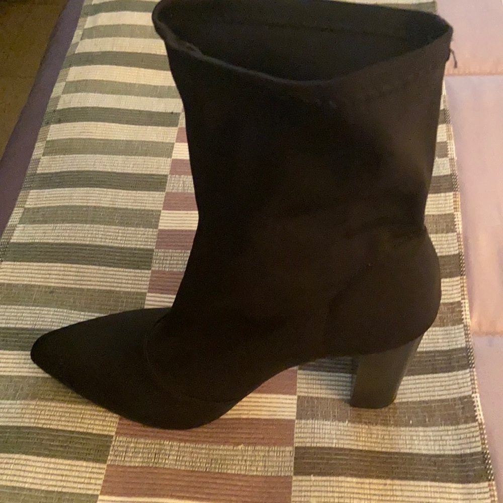 Black Pull On Booties!